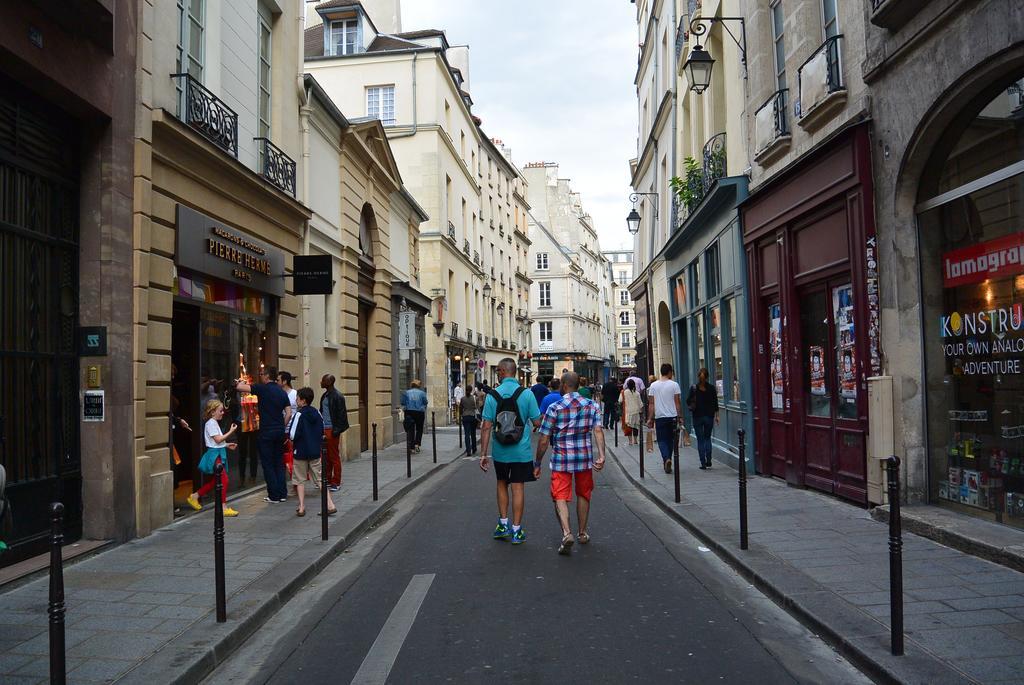 Pick A Flat'S Apartment In Le Marais - Rue Sainte Croix De La Bretonnerie باريس الغرفة الصورة