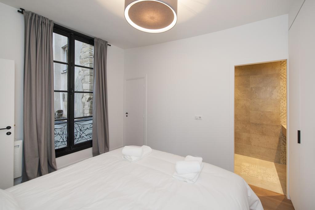 Pick A Flat'S Apartment In Le Marais - Rue Sainte Croix De La Bretonnerie باريس الغرفة الصورة